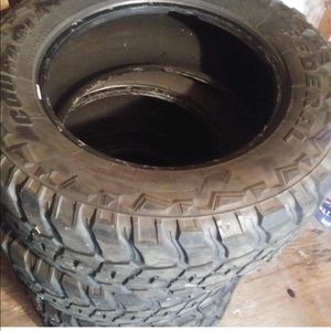 Tire 35 12.5 R 20